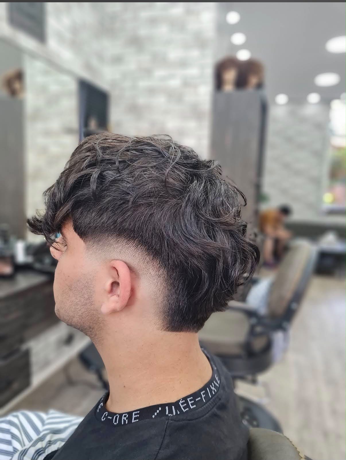 Oscar Barbershop haircut 11