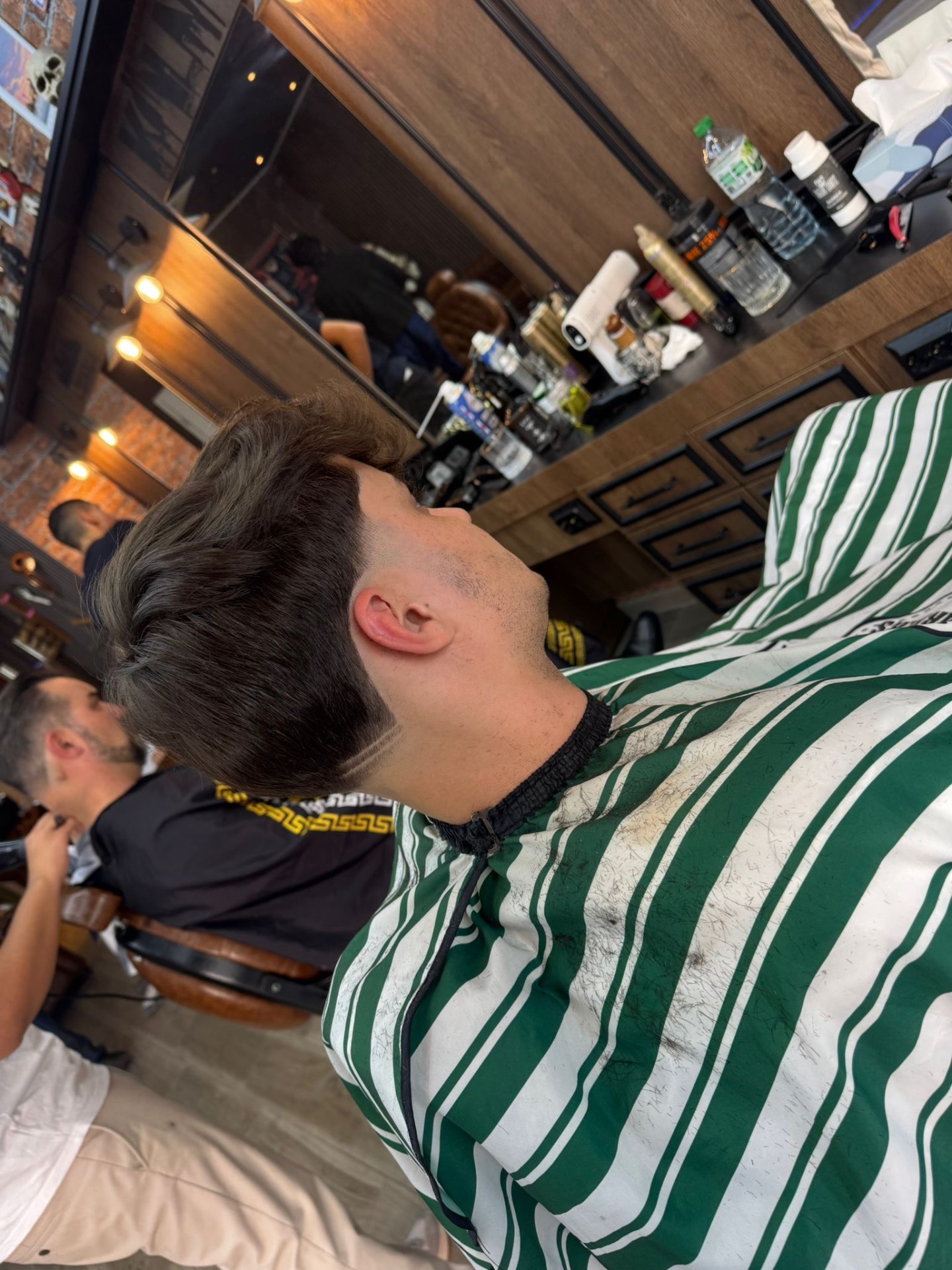 Oscar Barbershop haircut 3
