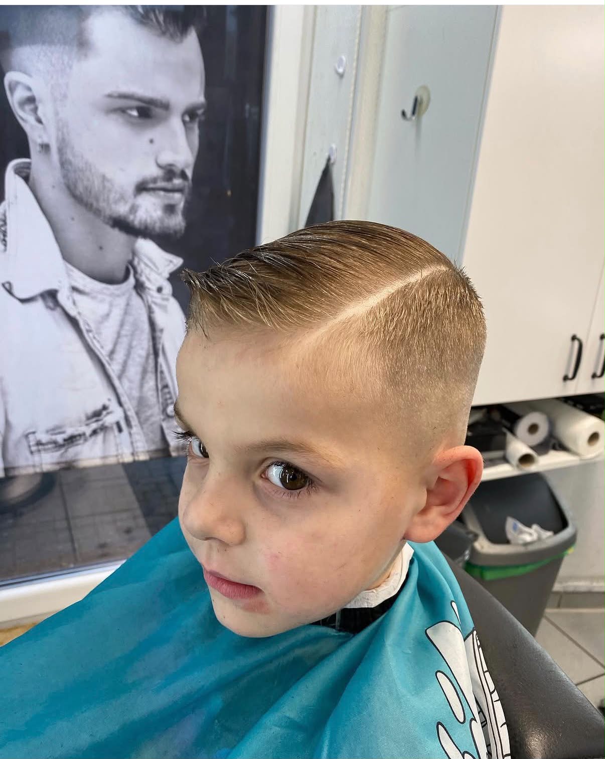 Oscar Barbershop haircut 9