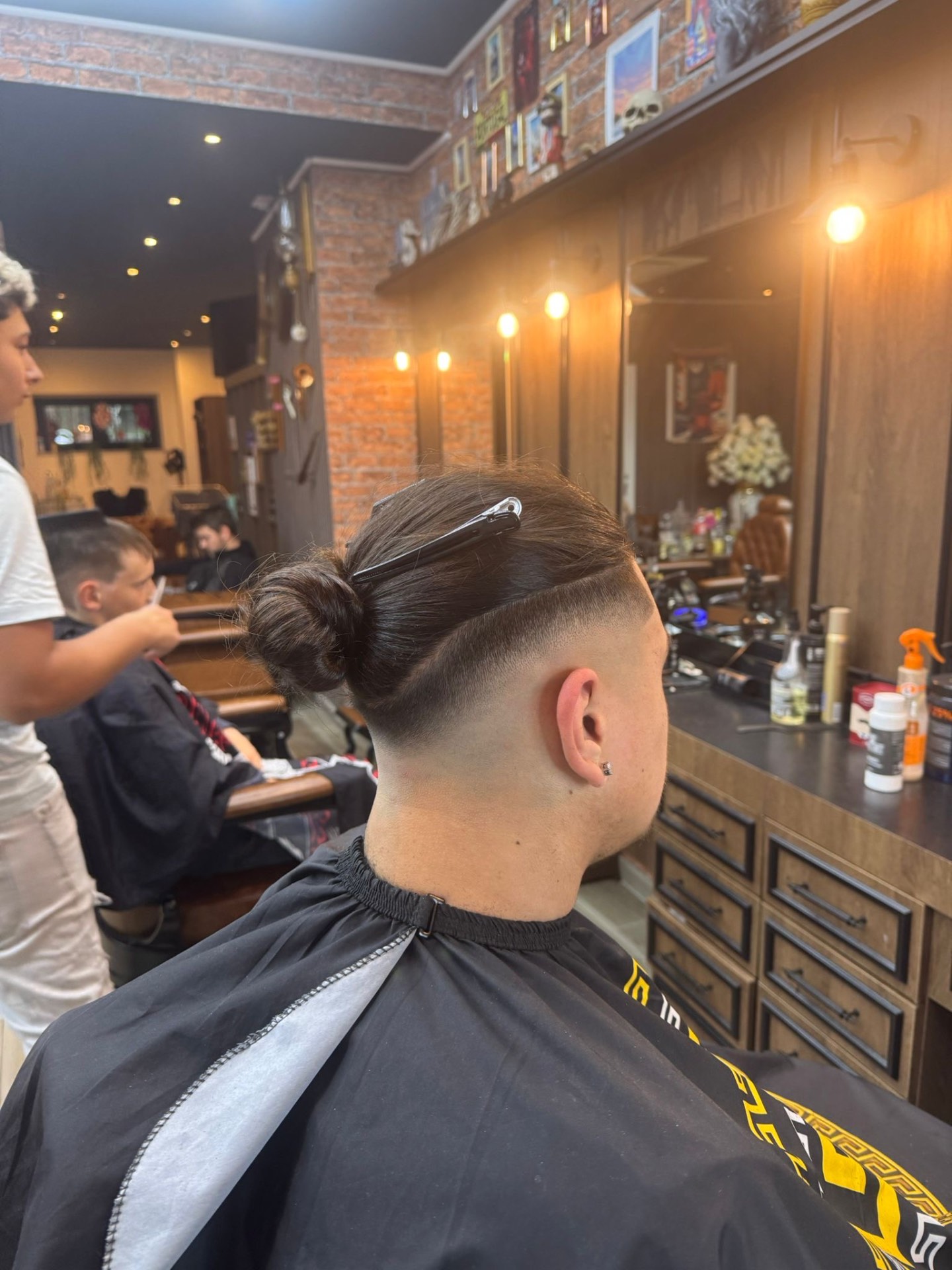 Oscar Barbershop haircut 5