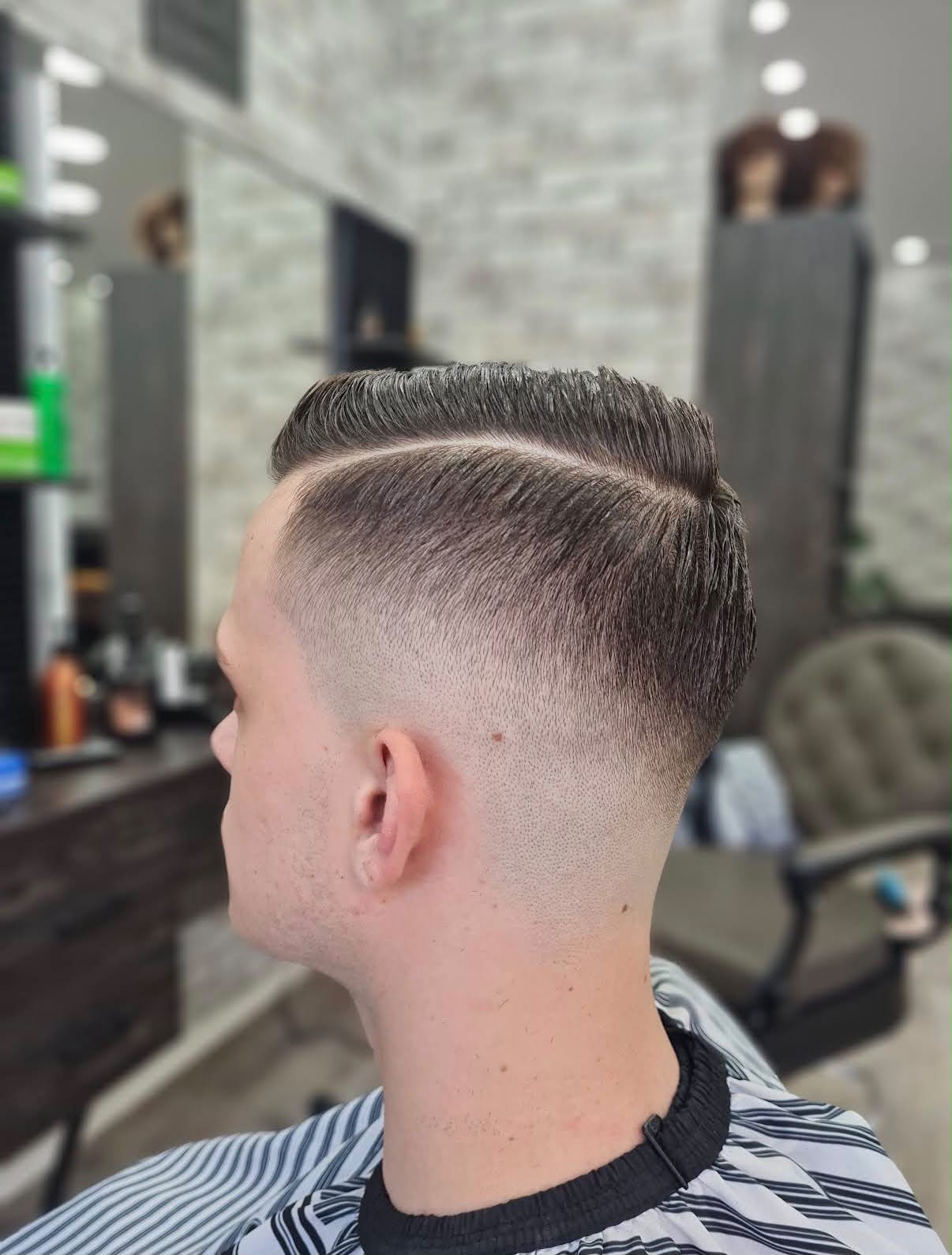 Oscar Barbershop haircut 12