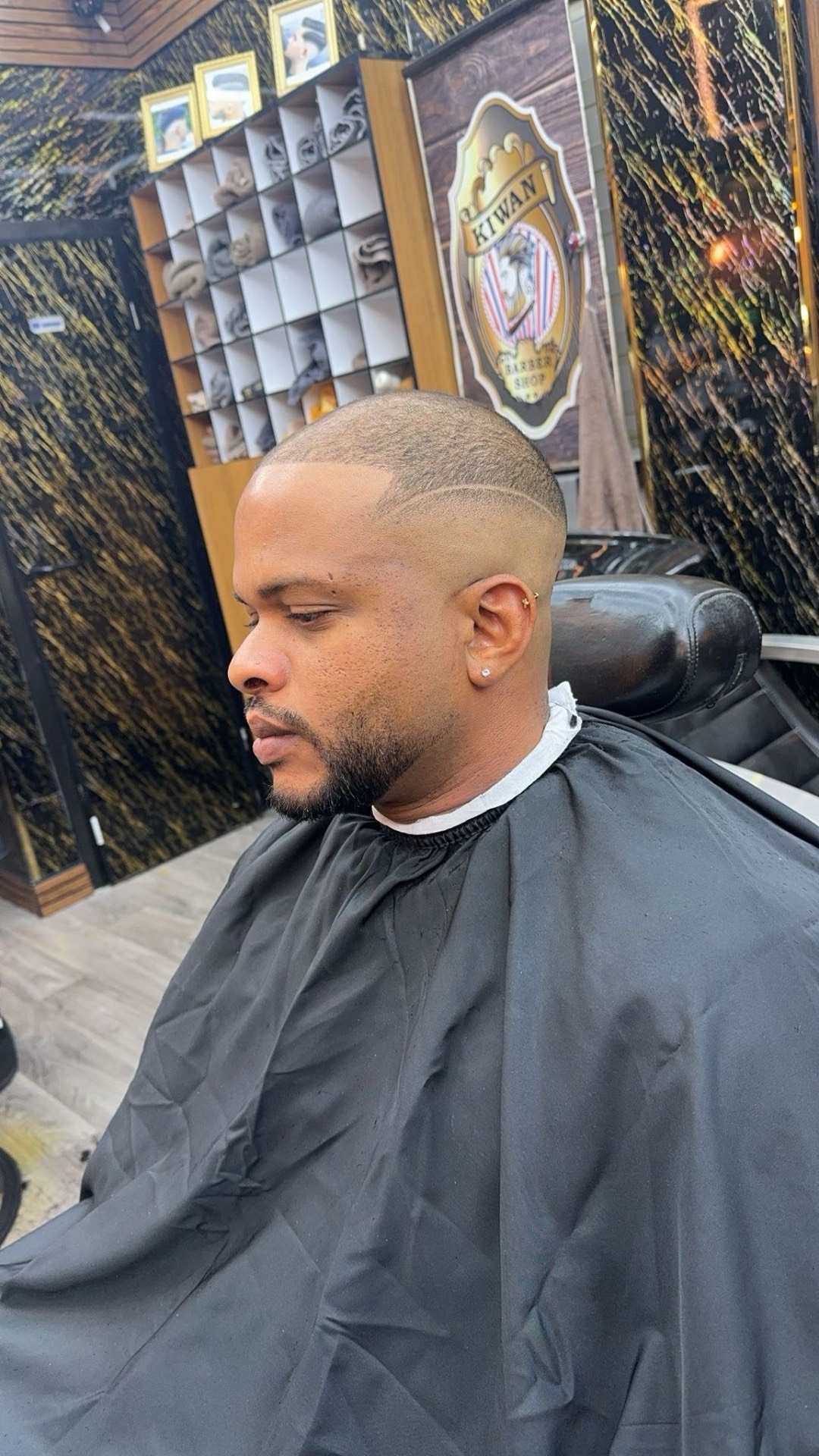 Oscar Barbershop haircut 8
